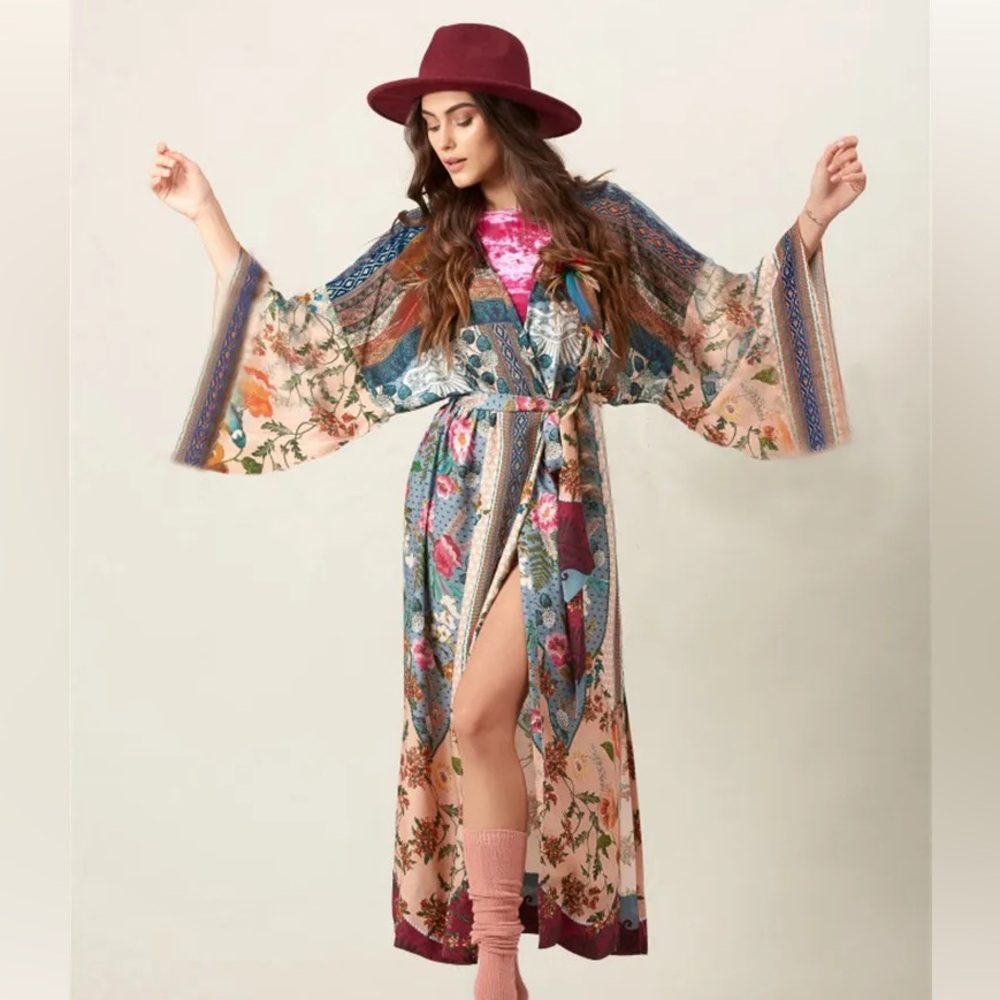 Lightweight Bohemian Kimono Robe Layering Piece - Picture 2 of 3